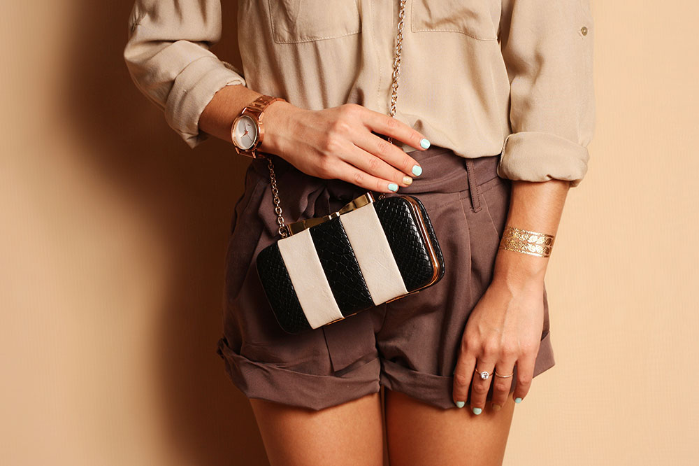 8 Accessories to Glamorize Any Outfit